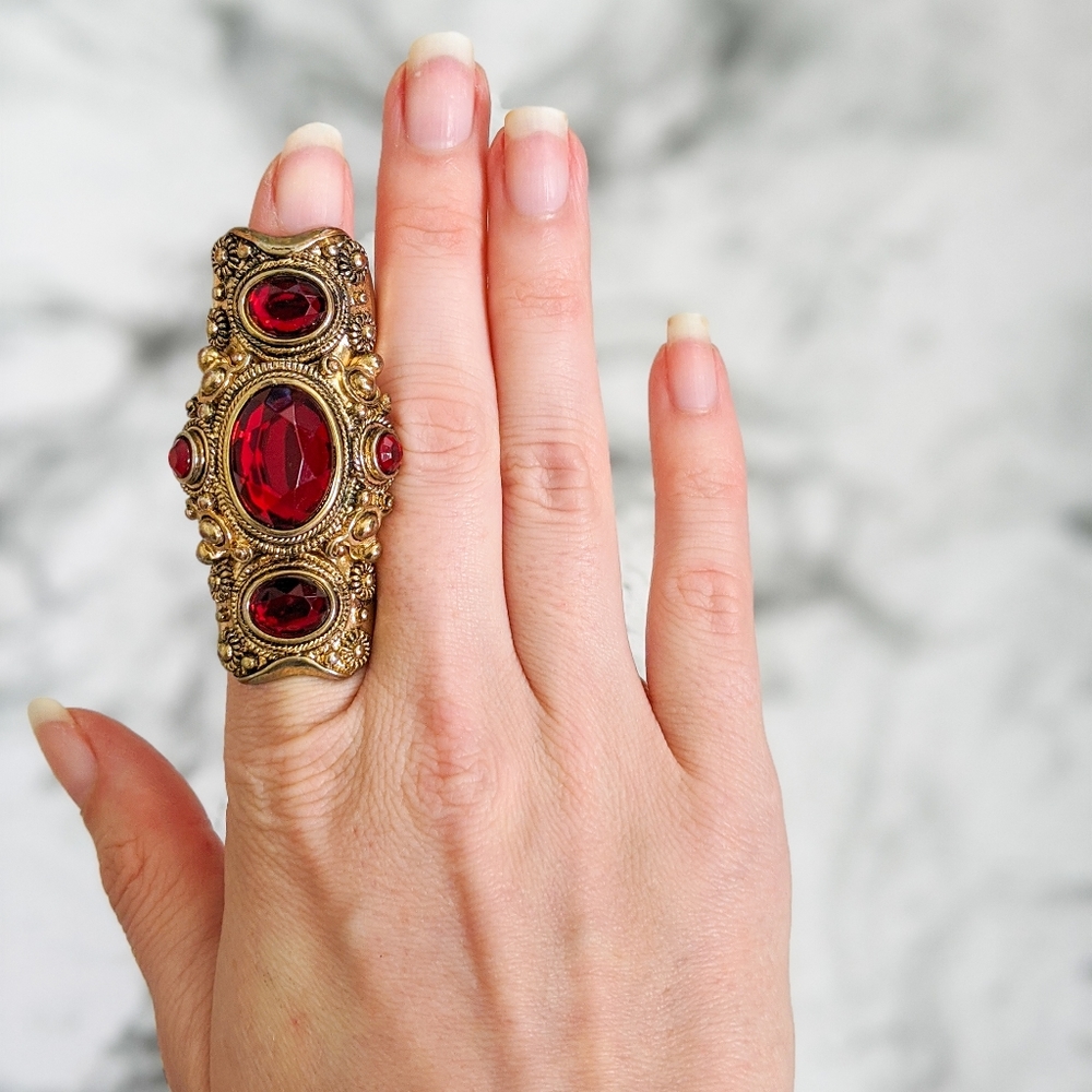 Full Finger Ring in Gold and Ruby